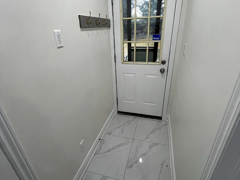 12 Council Cres — Photo 10