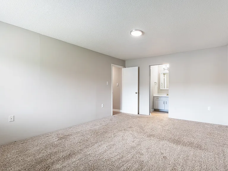 Dawson — Photo 20