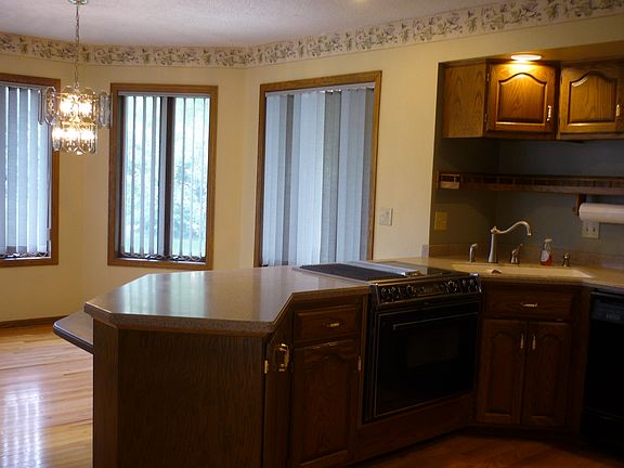 4th image of 1519 16th Ave E