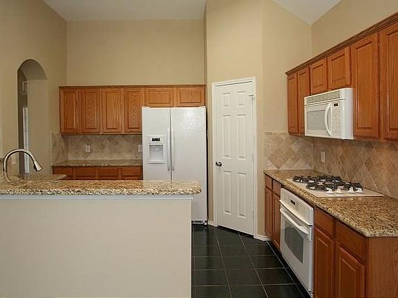 3rd image of 1725 Chatham Ln