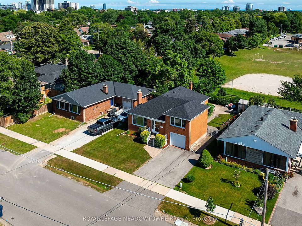 1st image of 5 Boreal Rd