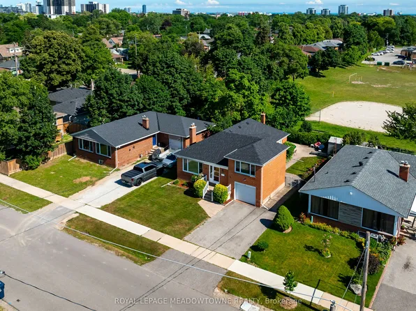 5 Boreal Rd, Toronto, ON M9C 2E9