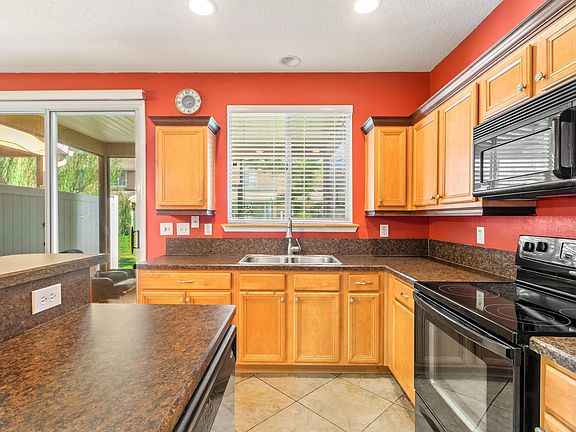 3rd image of 252 Sienna Pl