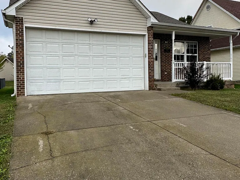 112 Chevy Chase Pl — Photo 1
