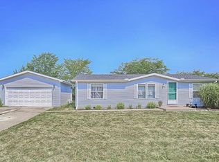 2306 Robin Rd, Mahomet, IL 61853
