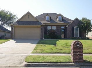 1816 S Lions Ave, Broken Arrow, OK 74012