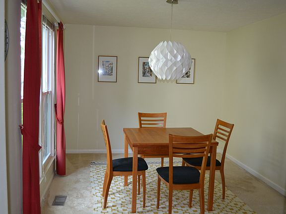 3rd image of 2075 Stratford Ct