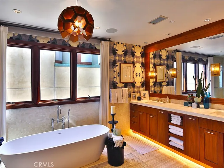 3124 The Strand — Photo 17