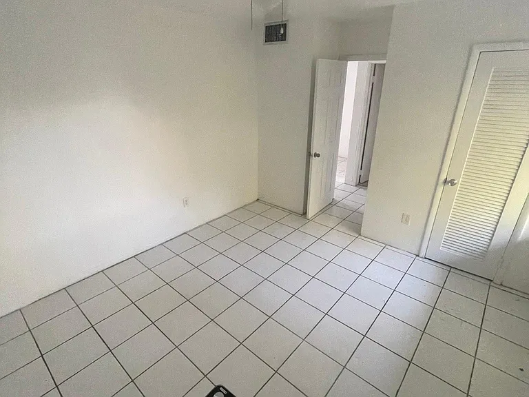 1201 E Ponce De Leon Blvd #208 — Photo 9