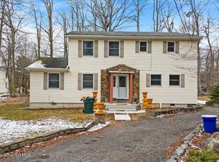 7445 Tamara Ln, Tobyhanna, PA 18466
