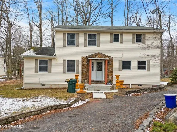 7445 Tamara Ln, Tobyhanna, PA 18466