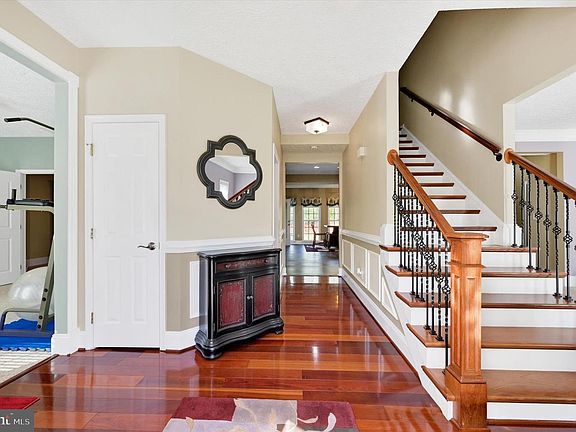 4th image of 216 Edenderry Ave