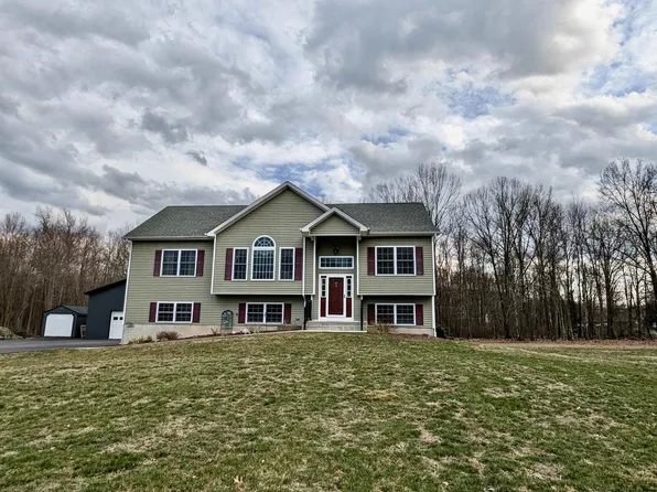 35 Van Wyck Court, Wallkill, NY 12589