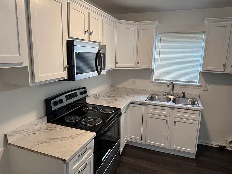 937 52nd Way N #B — Photo 8