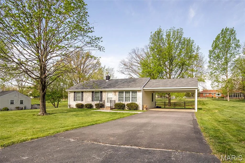 241 Dennison Dr photo 1