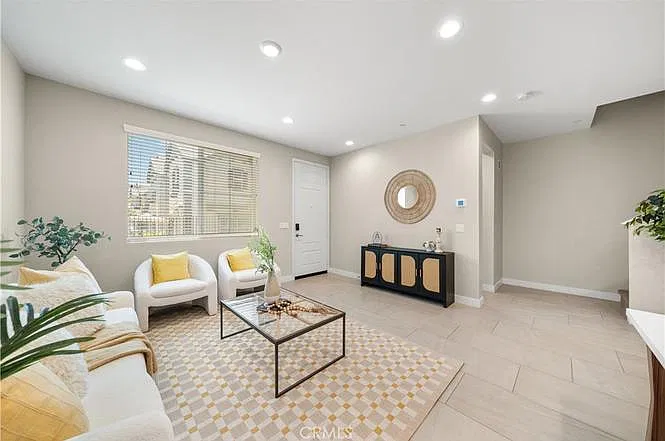 3 bed, 1428 sqft, $3,500 — Photo 3