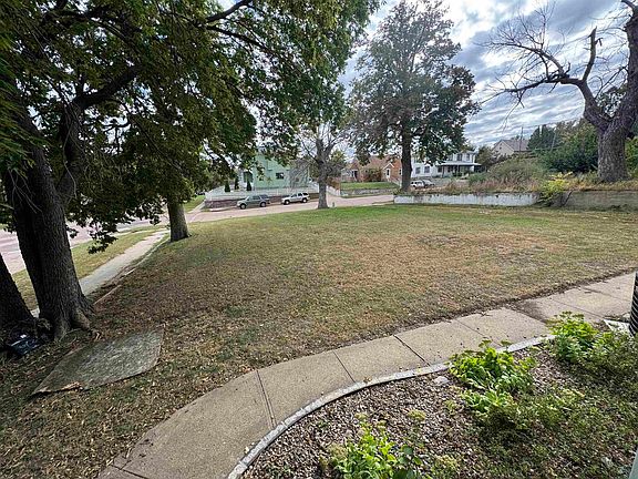 2nd image of 1007 Virginia St
