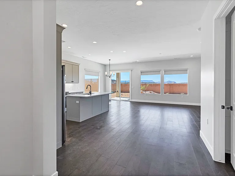 965 W Mesa Ave — Photo 2