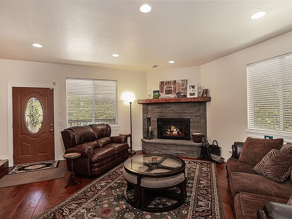 3rd image of 26135 Circle Dr