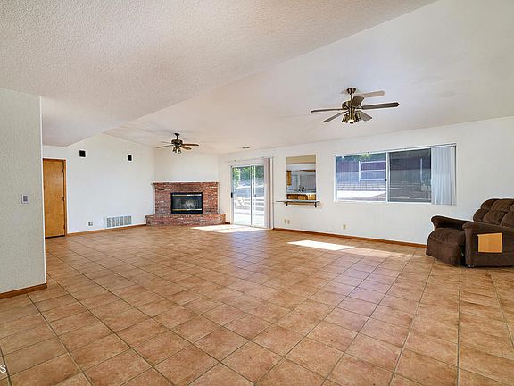4th image of 19163 Paradise Mountain Rd