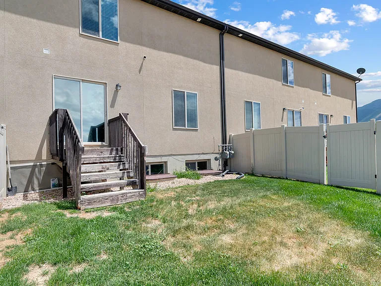 246 S 1800 E — Photo 23