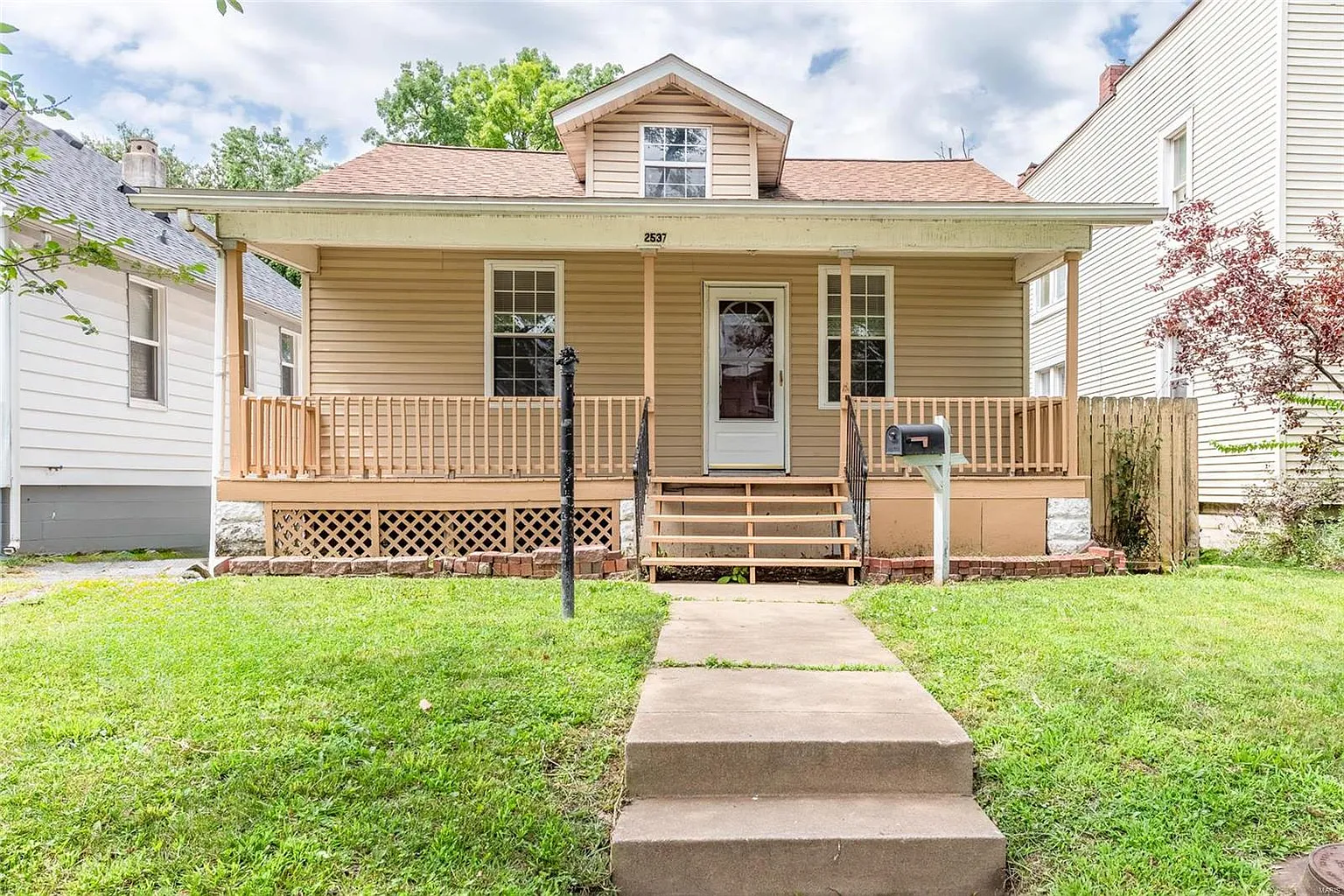 2537 Grand Ave photo 1