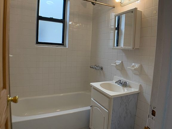 5th image of 21-35 27th St #Dd4