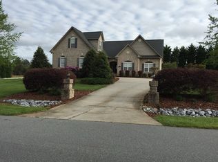 8105 Dorsett Downs Dr, Stokesdale, NC 27357