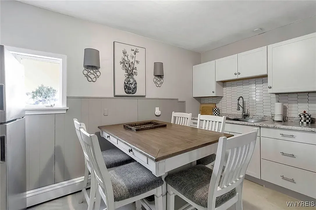 2 bed, 1120 sqft, $1,900 — Photo 2