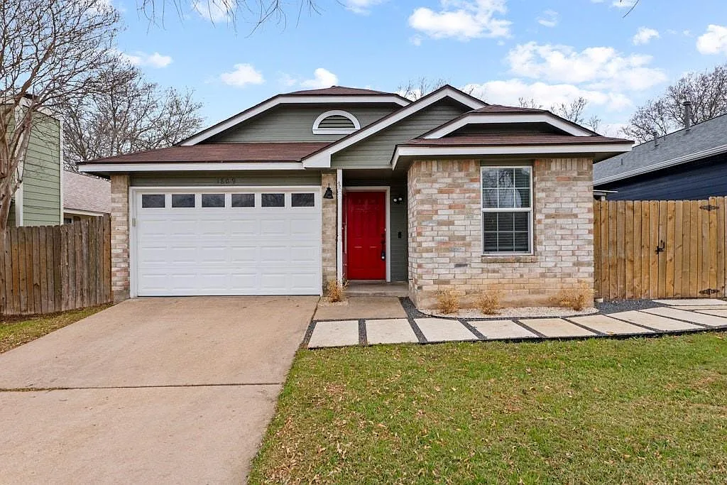 2 bed, 1.0 bath, 854 sqft, $1,700 — Photo 1