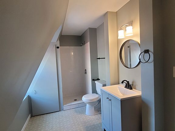 4th image of 158 Grand St
