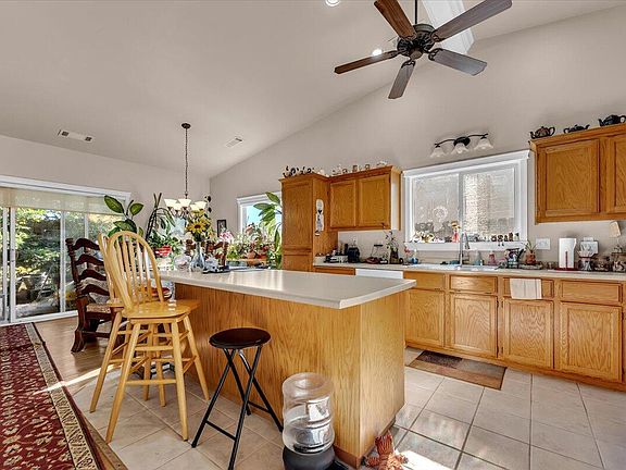 5th image of 1365 S Southpointe Dr