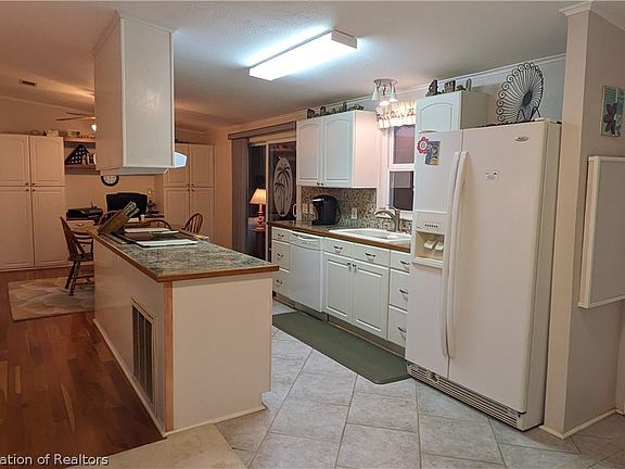 4th image of 1564 Saint Thomas Ave