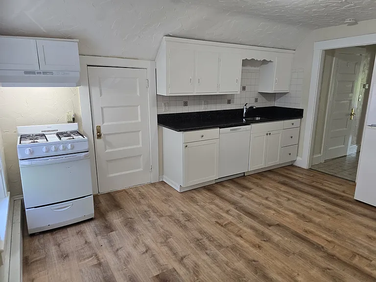 349 Hollis St #4 — Photo 6