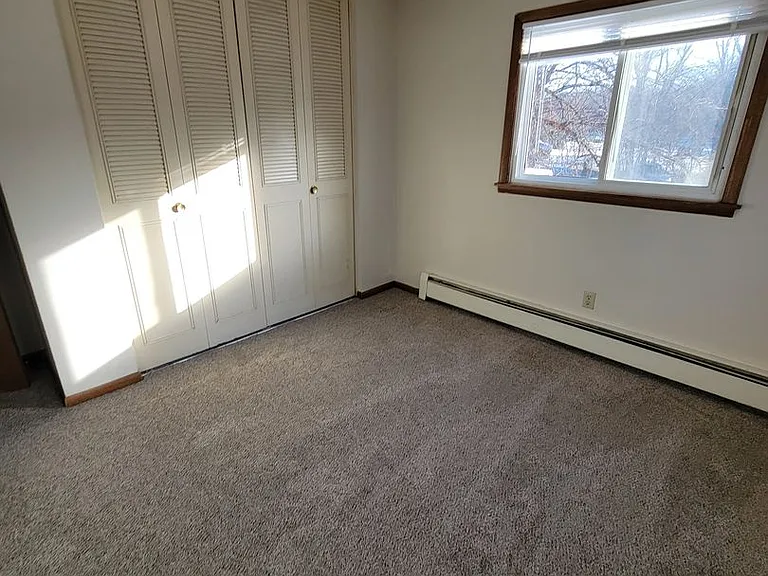 321 Harrison St S — Photo 13