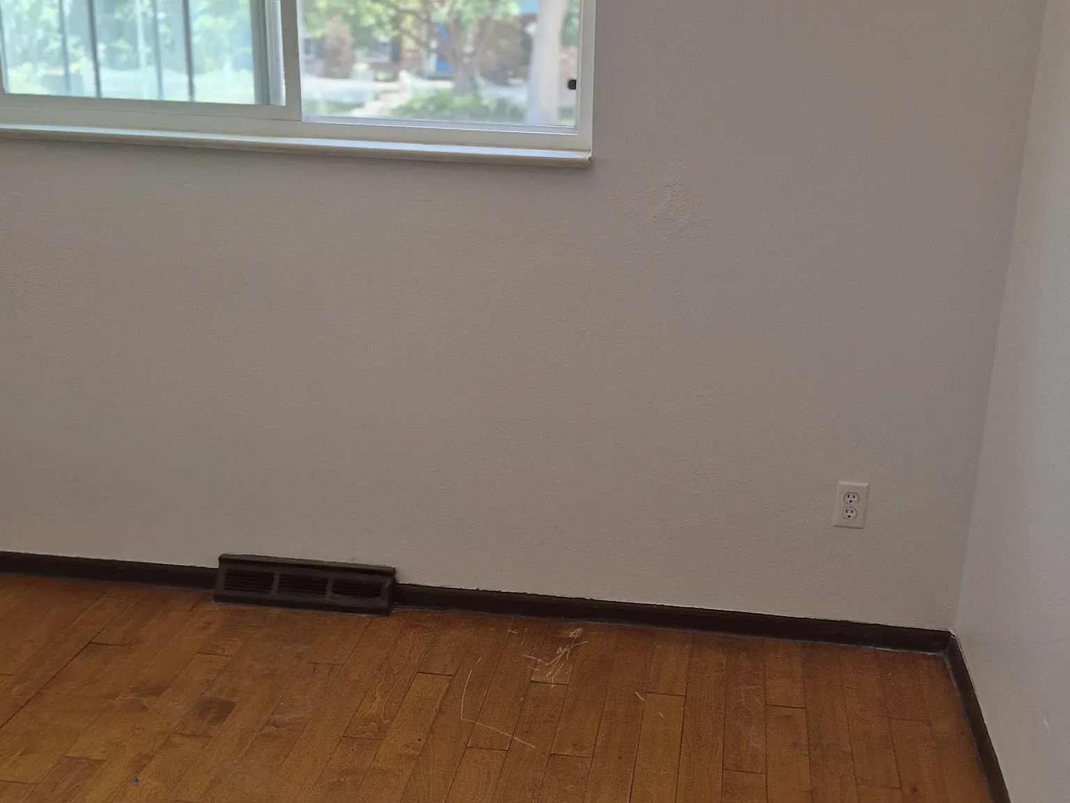 5 bed, 2842 sqft, $2,998 — Photo 3
