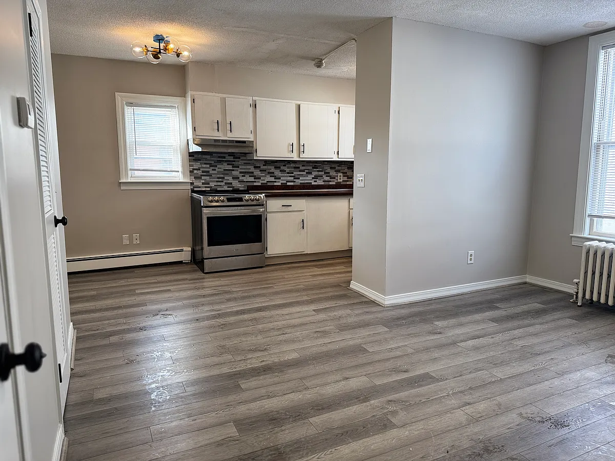Building Photo - 66 Hamlet Ave #1R