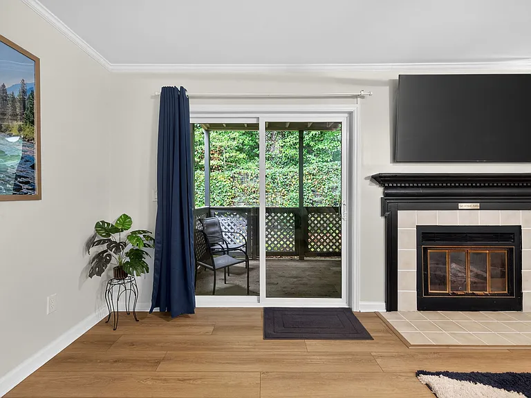 604 Broad Leaf Cir — Photo 8
