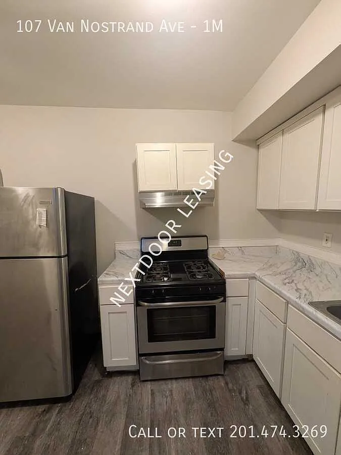 107 Van Nostrand Ave — Photo 1