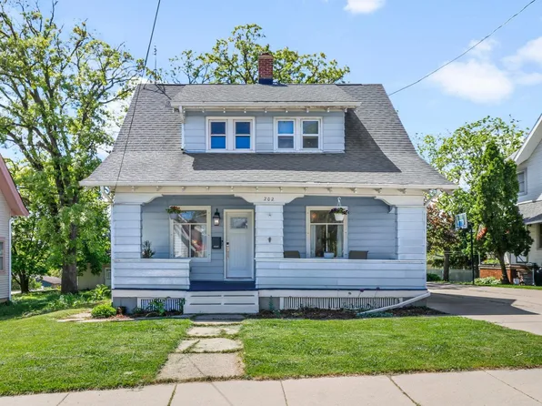 202 Lake St, Mount Horeb, WI 53572