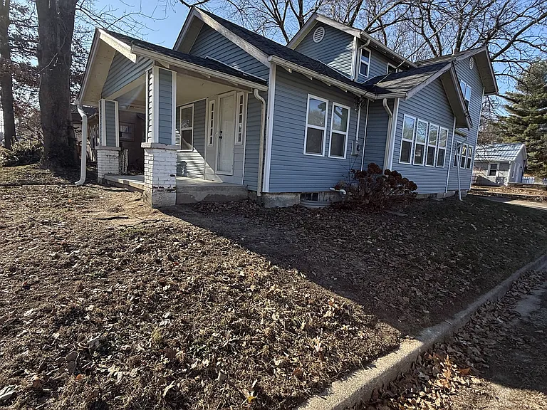 630 N Pleasant St — Photo 11