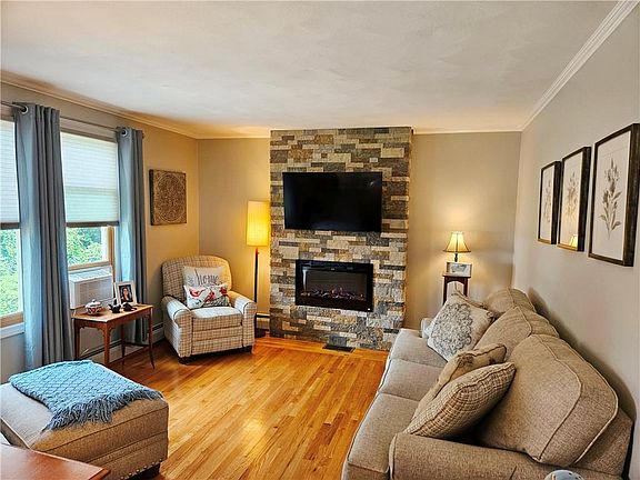 5th image of 5 Hillcrest Ave