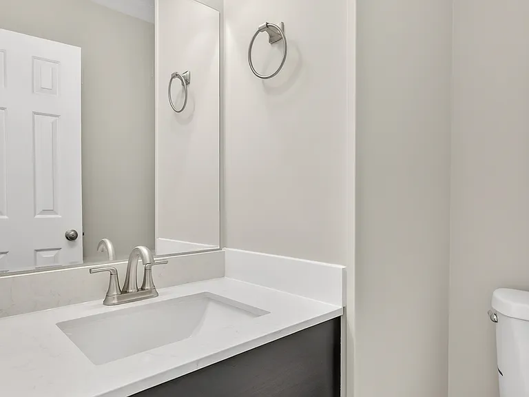 601 E Grundy St #B — Photo 18