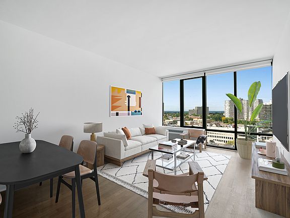 2nd image of 2032 1/2 Hudson St #705