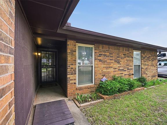 4th image of 1331 Alviola Ave