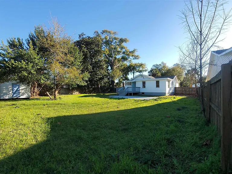 1215 N C St — Photo 38