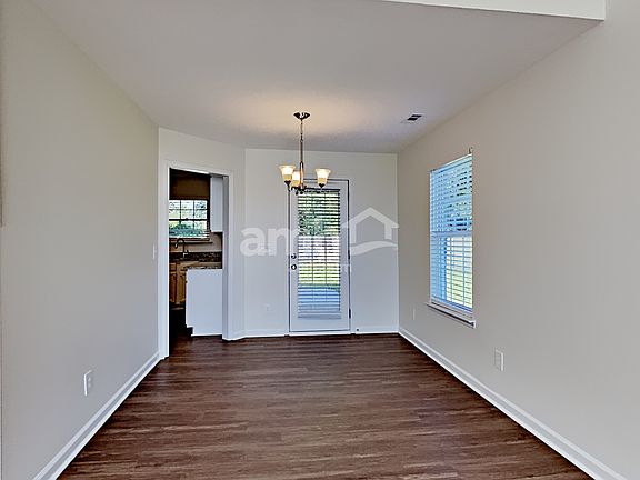 5th image of 817 Laramie Ct