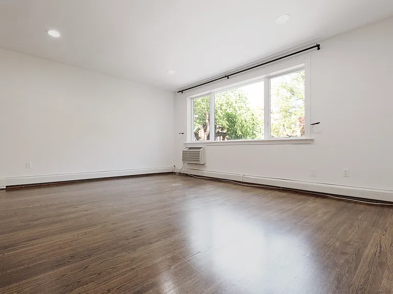 576 Henry St #2 — Photo 6