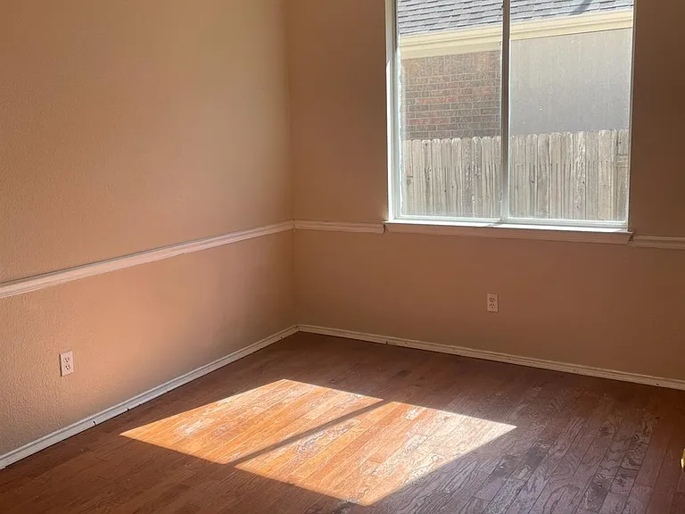 2304 Kristen Ln — Photo 17