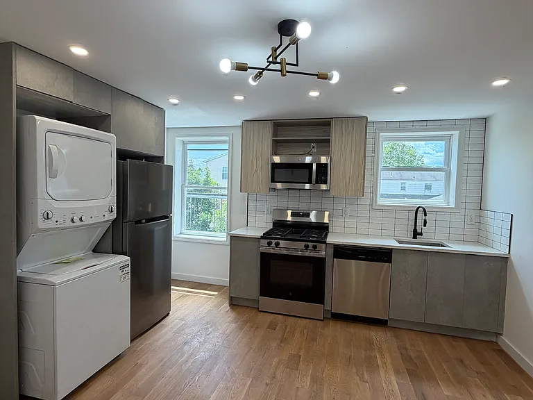 100 Chestnut St #6 — Photo 1